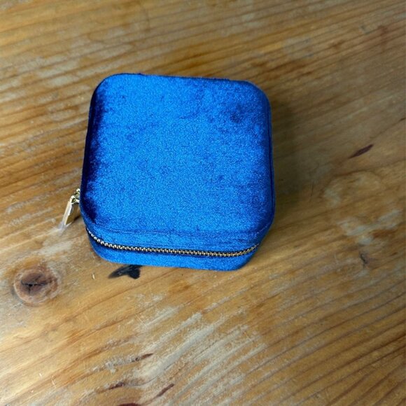 Velvet Travel Jewelry Box in Royal Blue – NWOT, Compact & Stylish - Picture 3 of 4